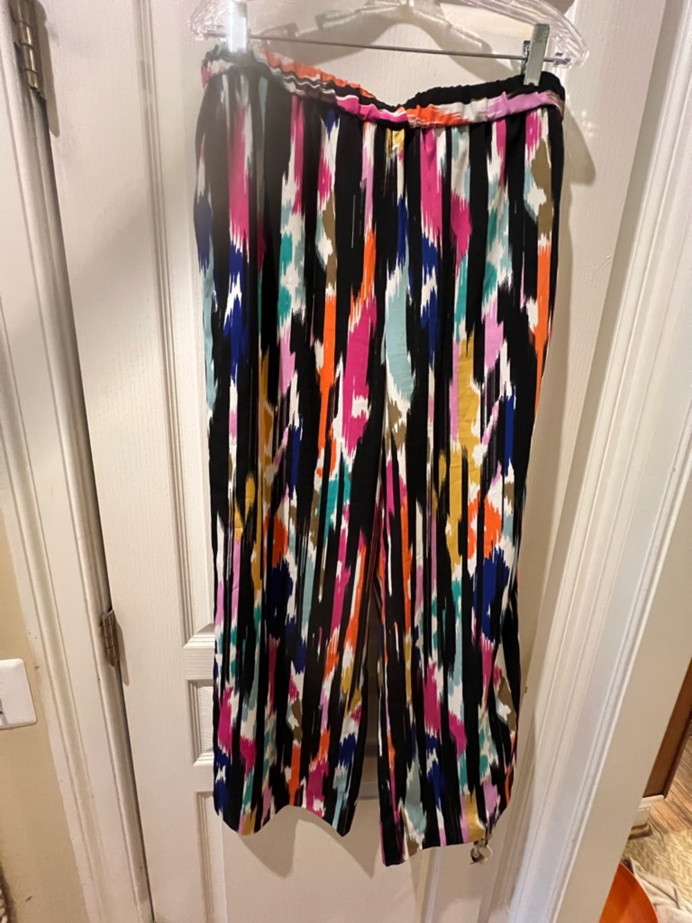 Awesome print Trina Turk pants, size large
